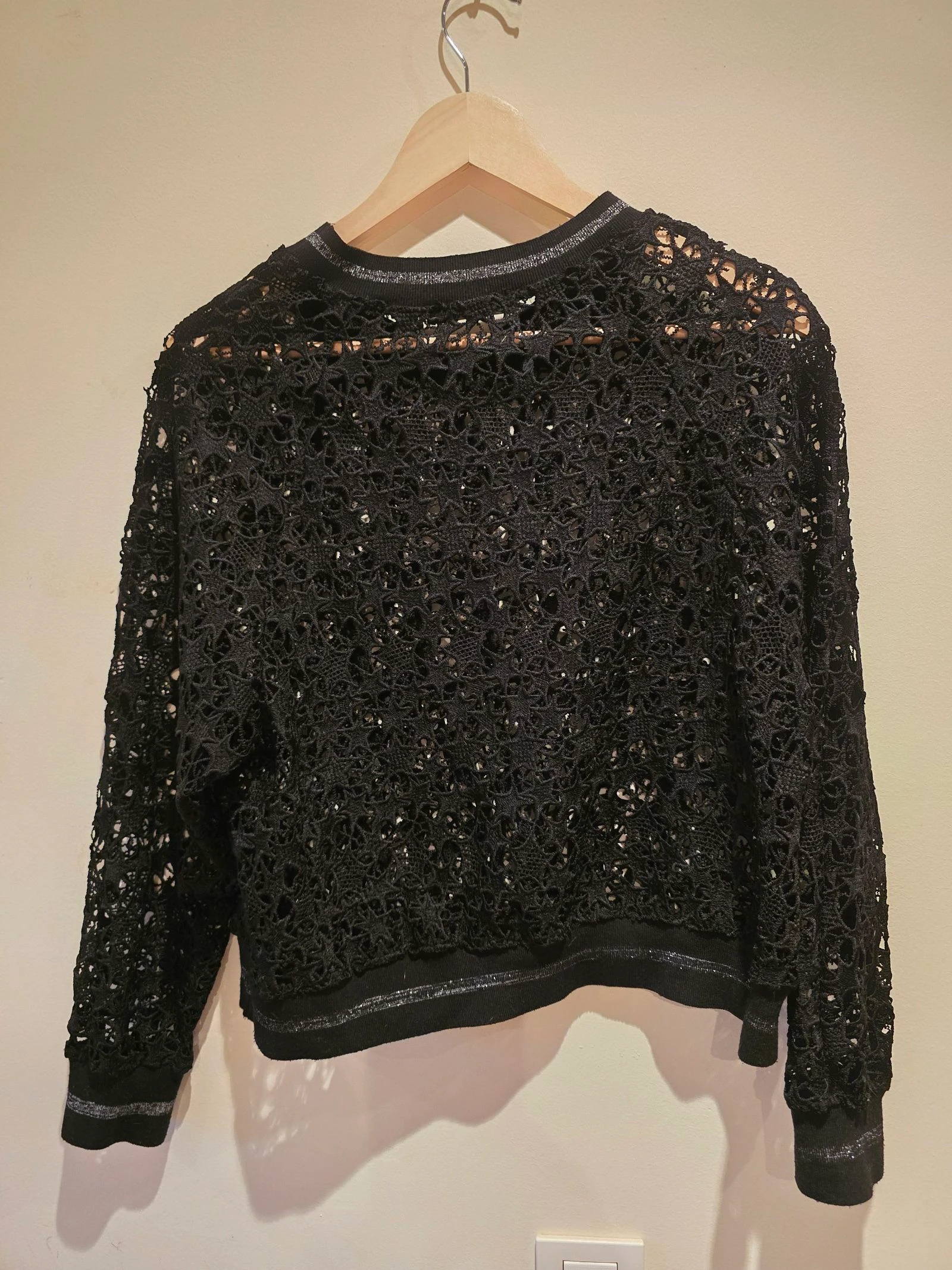 Suéter de tricô preto de Zara Knit - Tamanho S - Com detalhes metalizados (Excelente estado) – photo 2